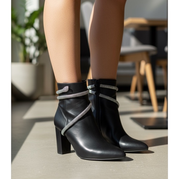 Elegant Black Ankle Boots - Picture 1 of 4